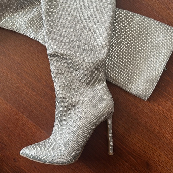 Embellished boots - Picture 3 of 3